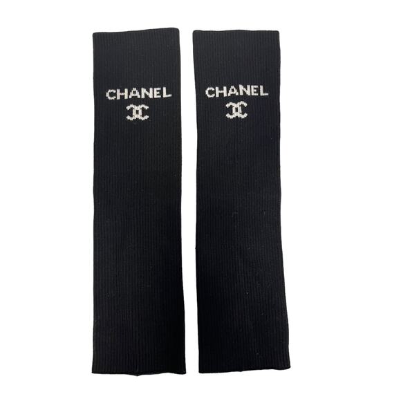 CHANEL Black Knit Ribbed Resort 2024 CC Logo Print Leg Warmers - Picture 1 of 4